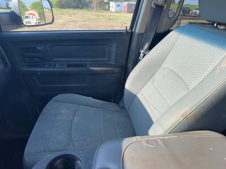 2014-dodge-3500-image-23