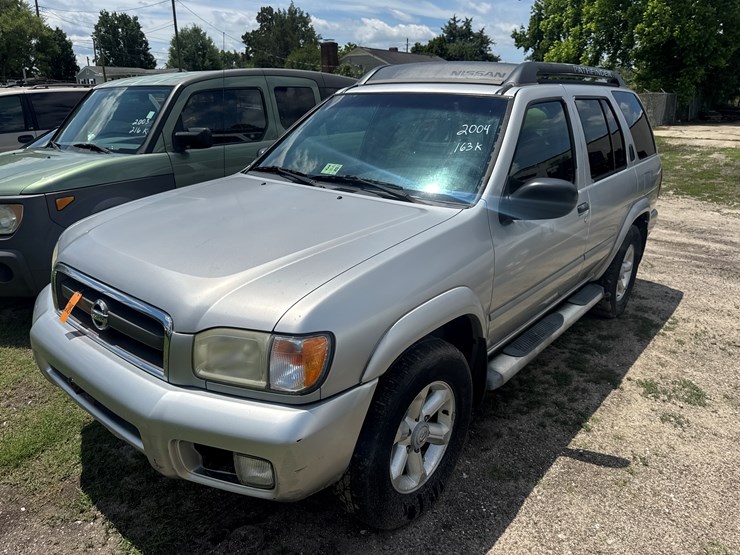 2004-nissan-pathfinder-image-1