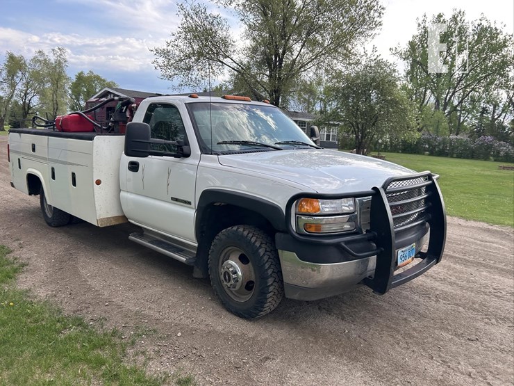2001-gmc-3500-image-3