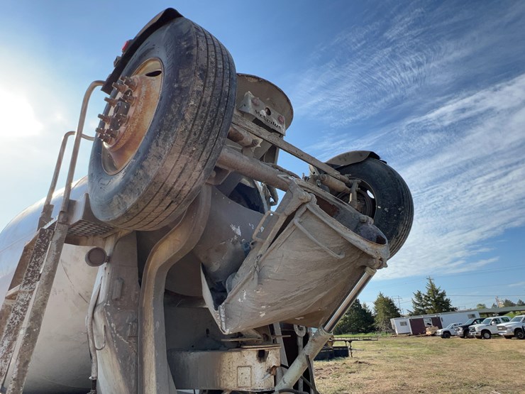 2001-mack-rd690s-image-14