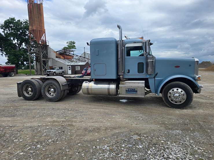 2013-peterbilt-388-image-29