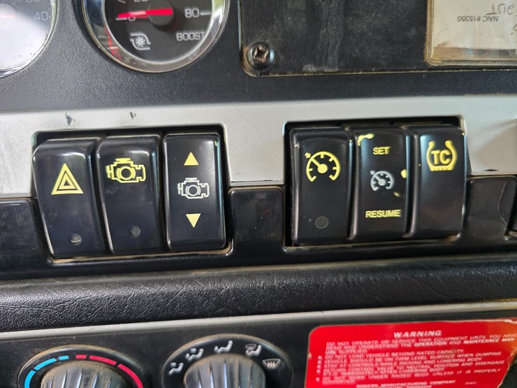 2015-kenworth-t800-image-66