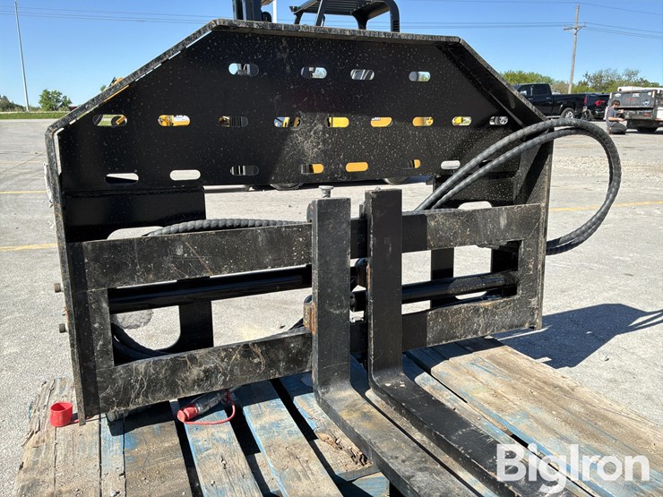 2025-massey-ferguson-730-image-12