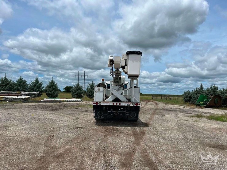 2015-freightliner-m2-106-image-55