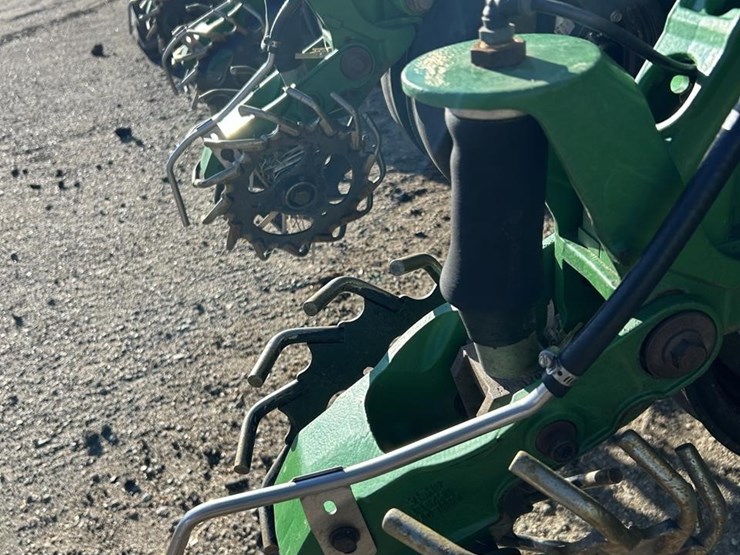 2023-john-deere-db90-image-34