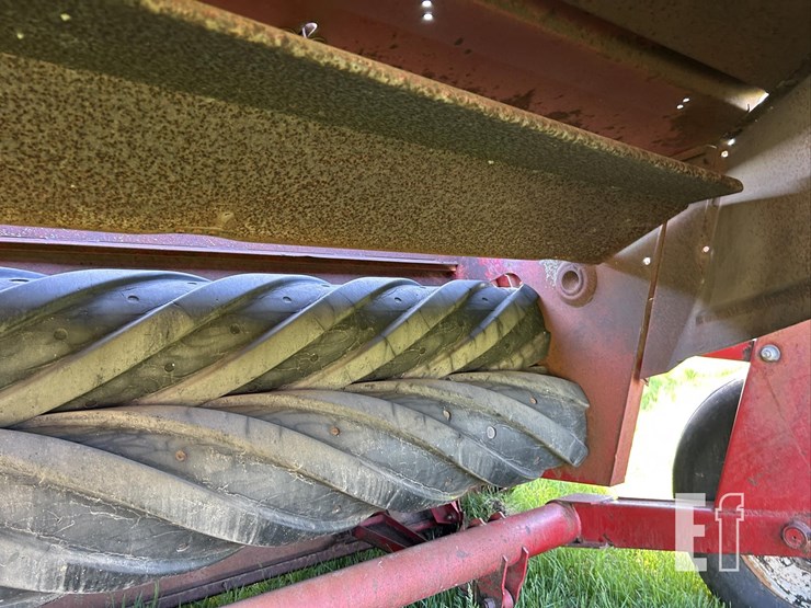 new-holland-490-image-25