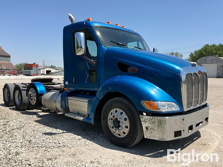2004-peterbilt-387-image-3