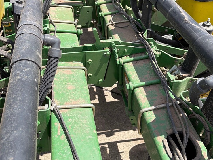 john-deere-7200-image-30