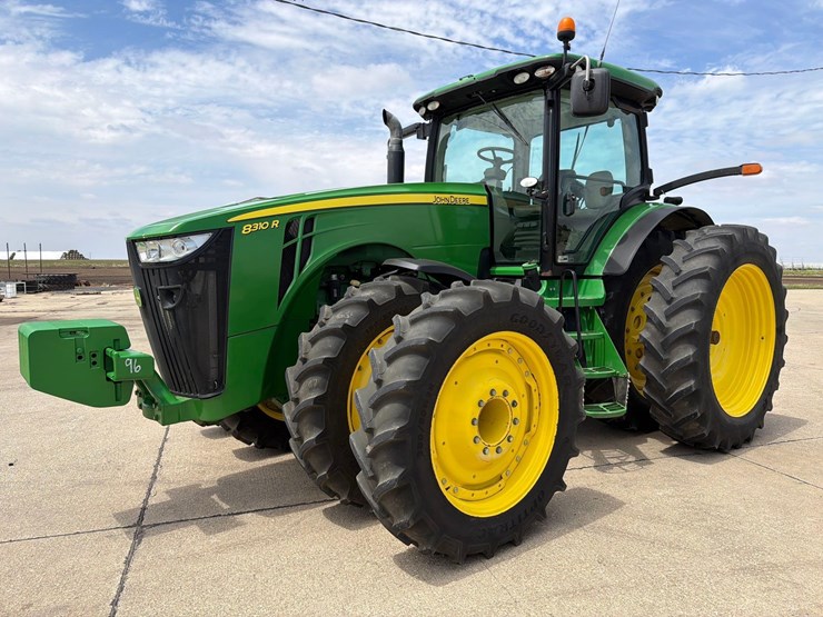 2012-john-deere-8310r-image-2
