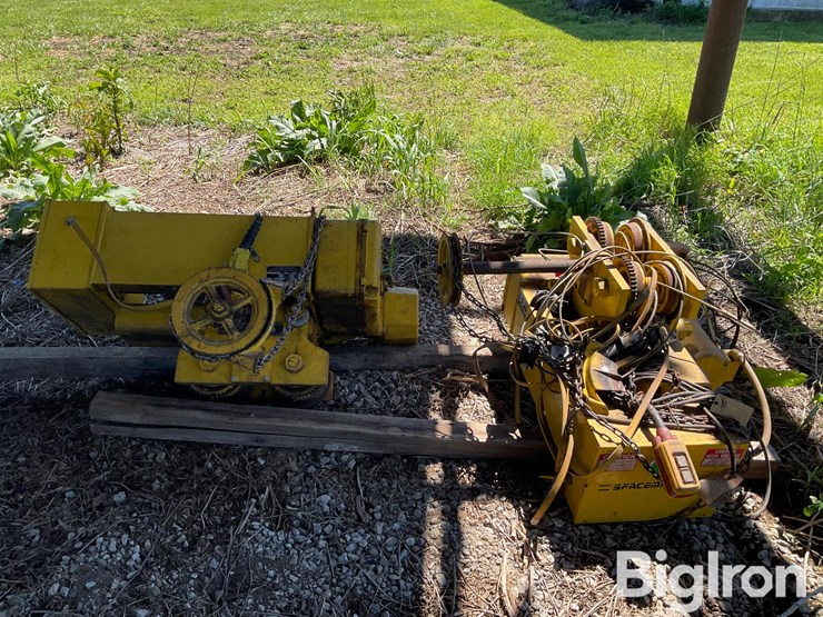 r-m-materials-handling-x2-5-18-shop-crane-image-4