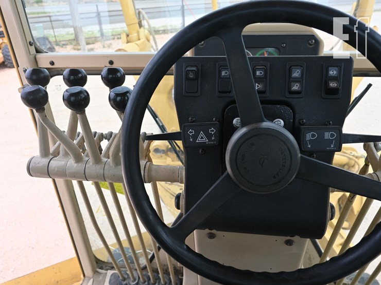 2004-caterpillar-140h-image-10