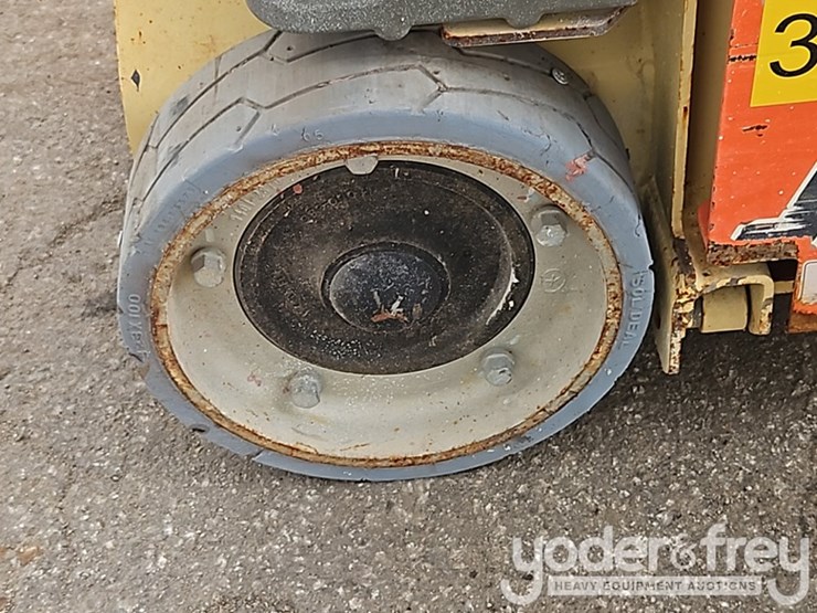 2016-jlg-1230es-image-11