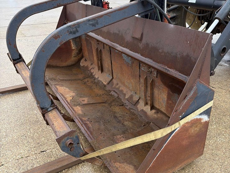 new-holland-tv140-image-15