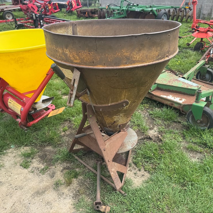 GALVANIZED 3 PT PTO FERTILIZE SPREADER
