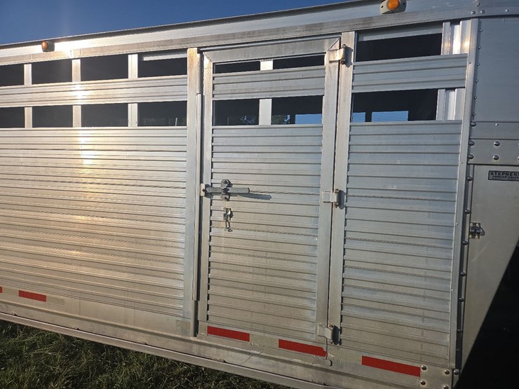 2002-eby-ruffneck-8'x24'-aluminum-livestock-trailer-image-8