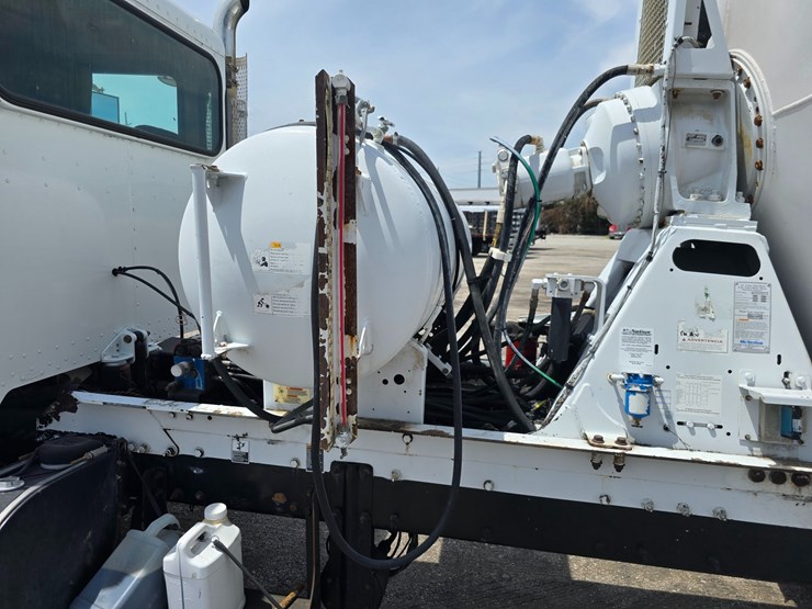 2014-peterbilt-365-image-108