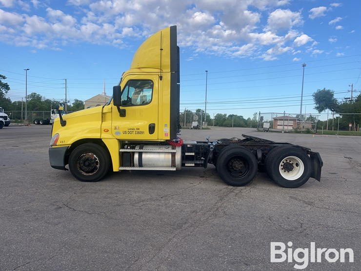 2016-freightliner-cascadia-125-image-8