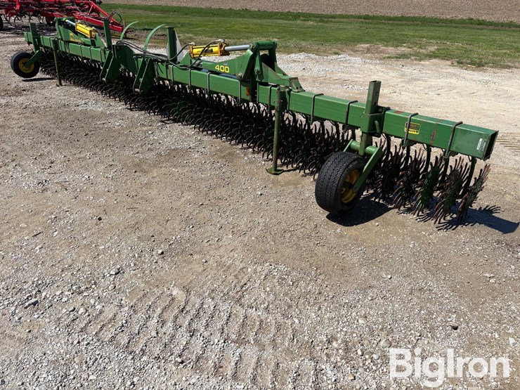 john-deere-400-image-1