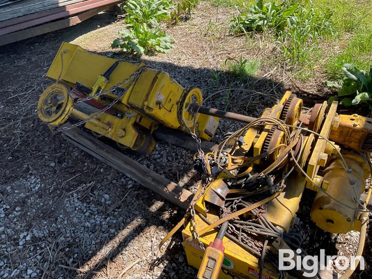 r-m-materials-handling-x2-5-18-shop-crane-image-3
