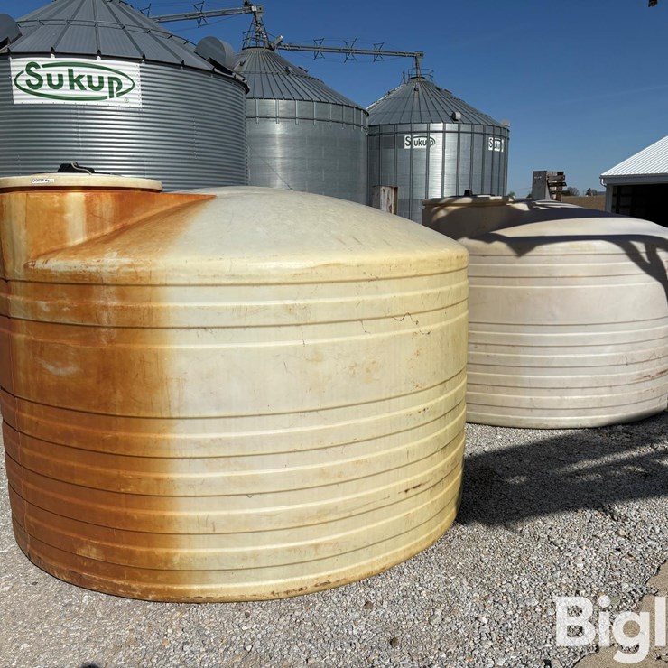 Poly Tanks & Pump