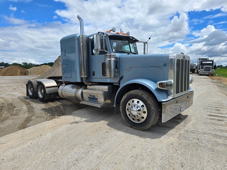 2013-peterbilt-388-image-30