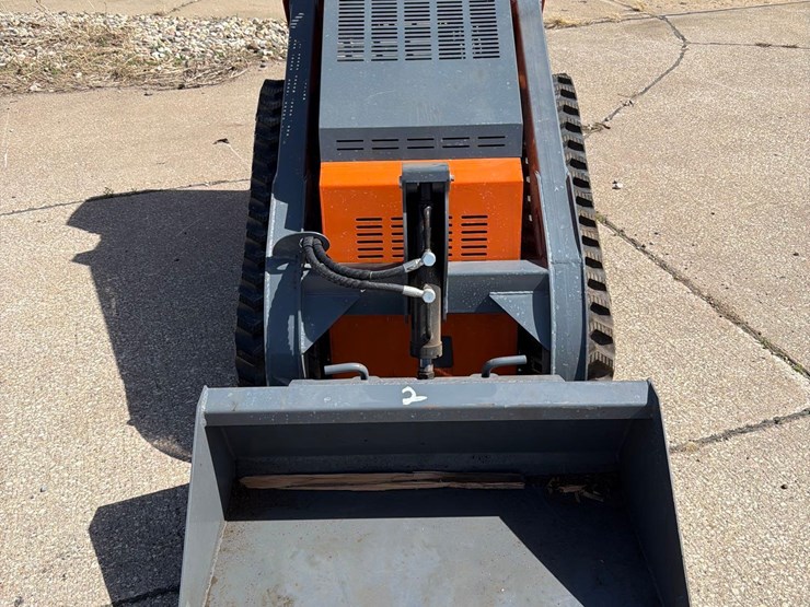 hurricane-stand-behind-skidloader-image-2