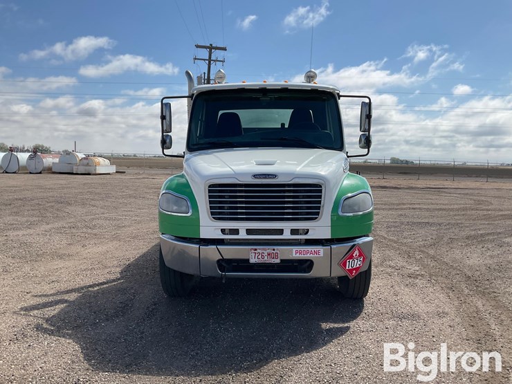 2014-freightliner-m2-106-image-2