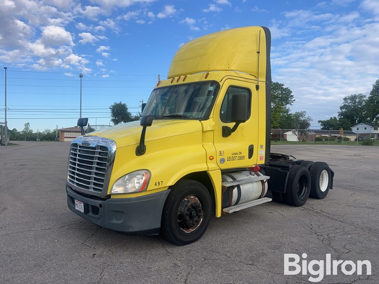 2016-freightliner-cascadia-125-image-1