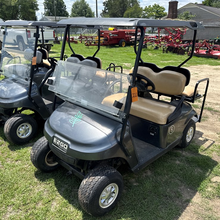 2019 EZGO TXT ELITE GOLF CART W/ FOLDING REAR SEAT WINDSHEILD. LITHIUM BATTERY, AND CHARGER