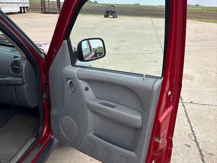 2005-jeep-liberty-sport-image-34
