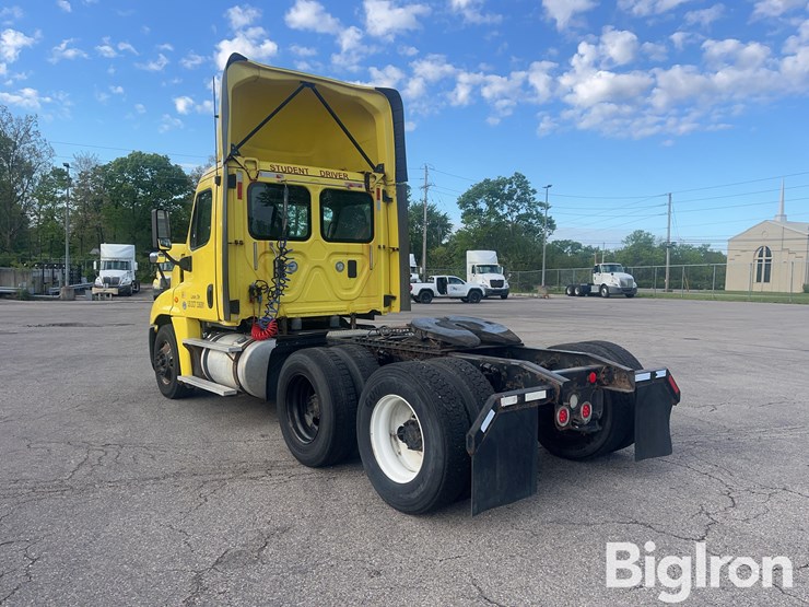2016-freightliner-cascadia-125-image-7