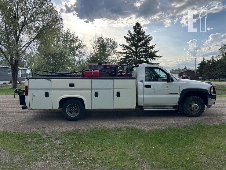 2001-gmc-3500-image-4