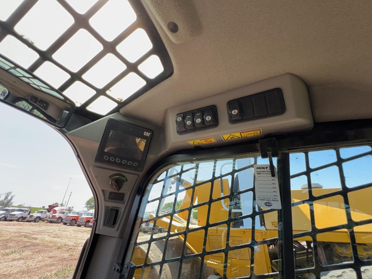 2018-caterpillar-299d2-image-23