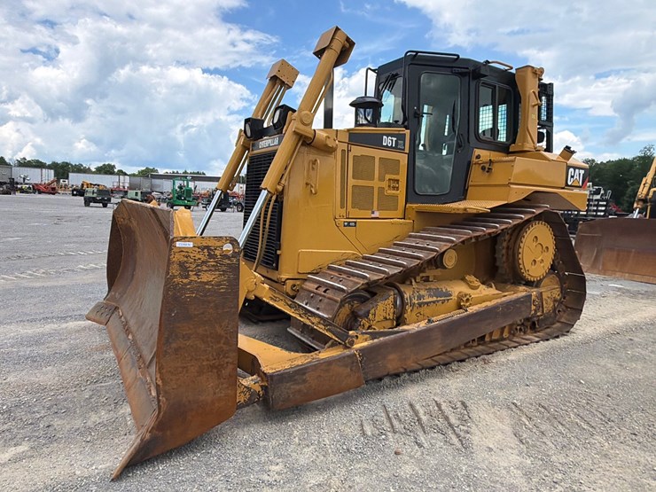 caterpillar-d6t-xl-image-1