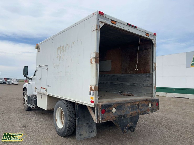 2005-gmc-topkick-c7500-image-3