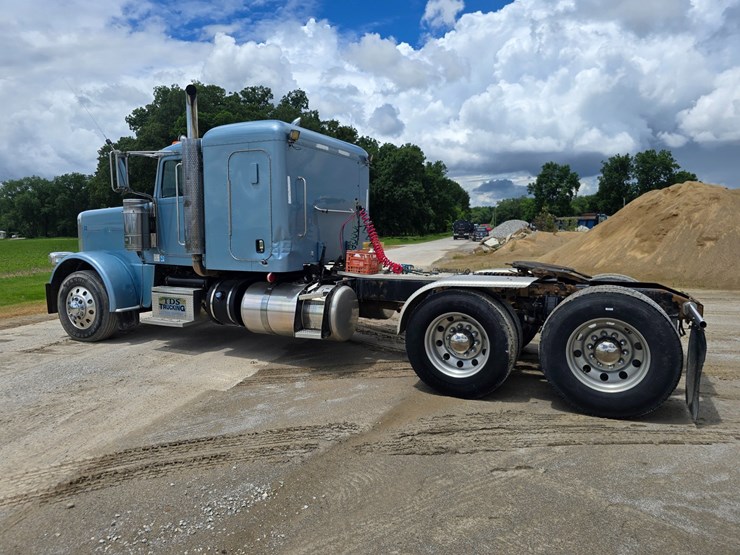 2013-peterbilt-388-image-10