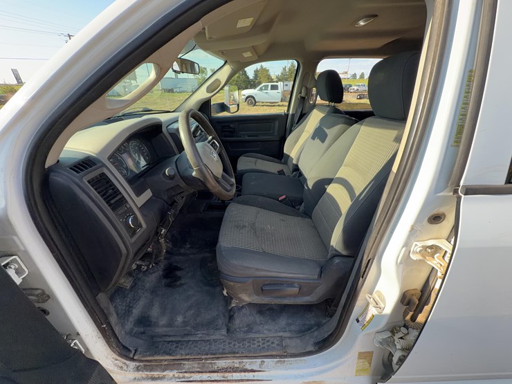 2011-dodge-3500-image-32