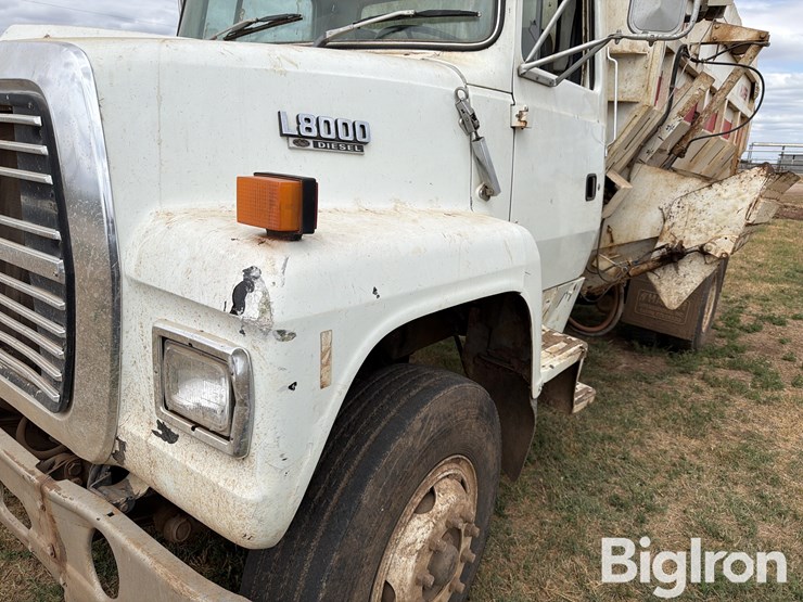 1992-ford-8000-image-12