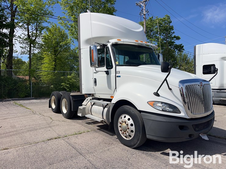 2013-international-prostar-image-3