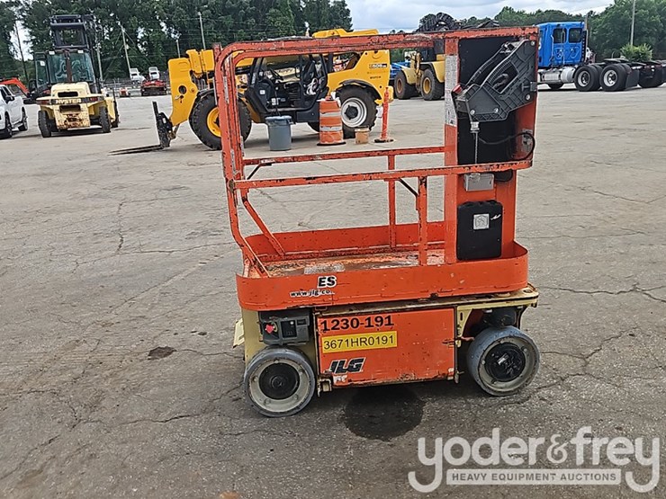 2016-jlg-1230es-image-6