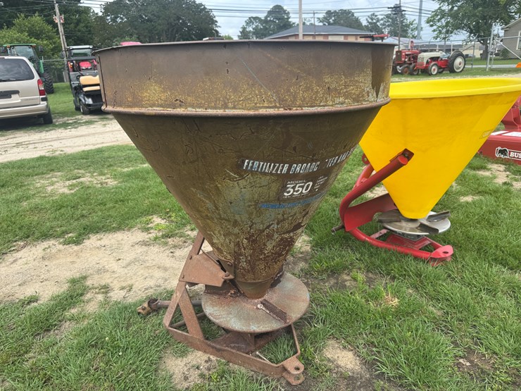 galvanized-3-pt-pto-fertilize-spreader-image-4