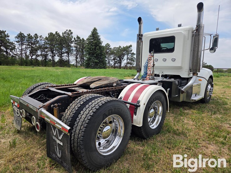 2009-peterbilt-384-image-5