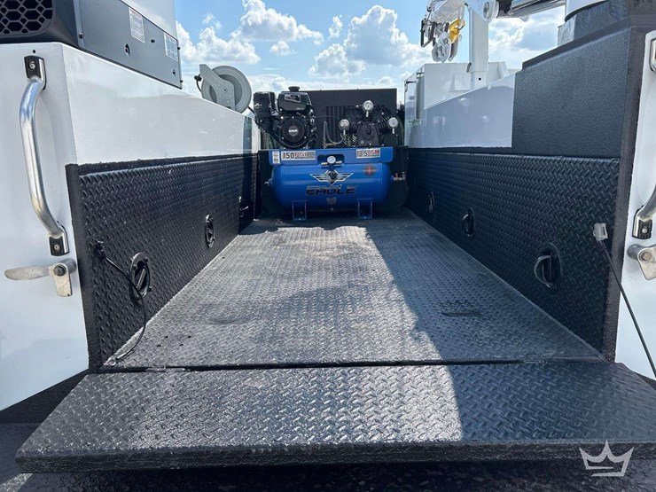 2023-ford-f550-image-25