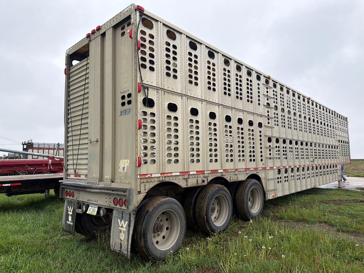 2001-wilson-livestock-trailer-image-3