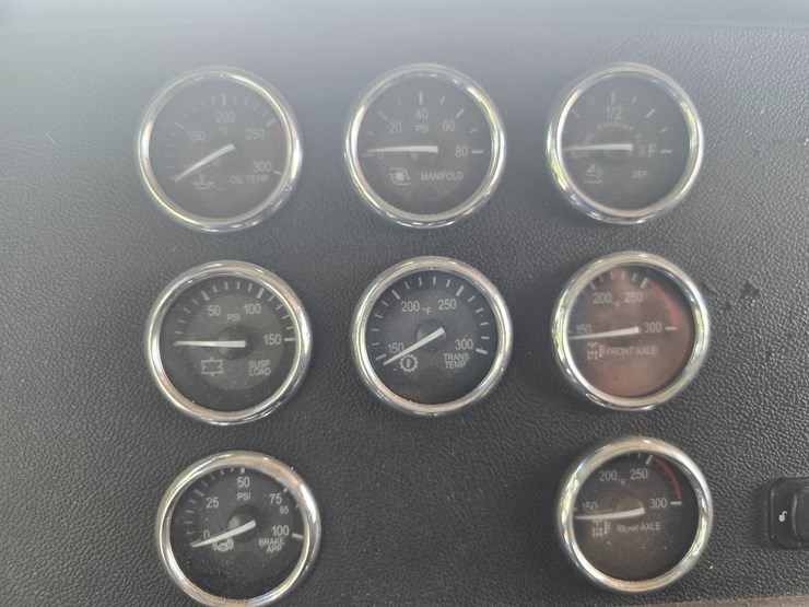 2013-peterbilt-388-image-66