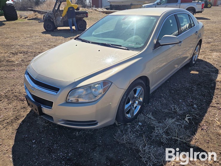 2010-chevrolet-malibu-car-image-1