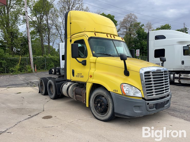 2016-freightliner-cascadia-125-image-3