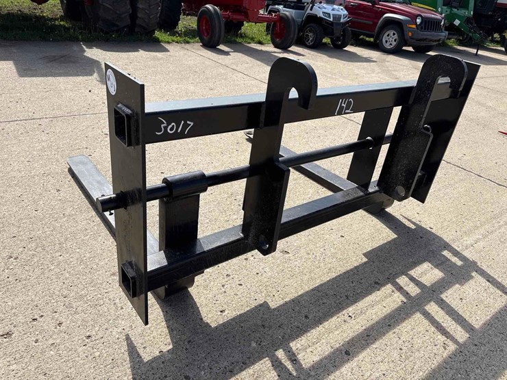 m&j-volvo-mount-pallet-forks-image-3