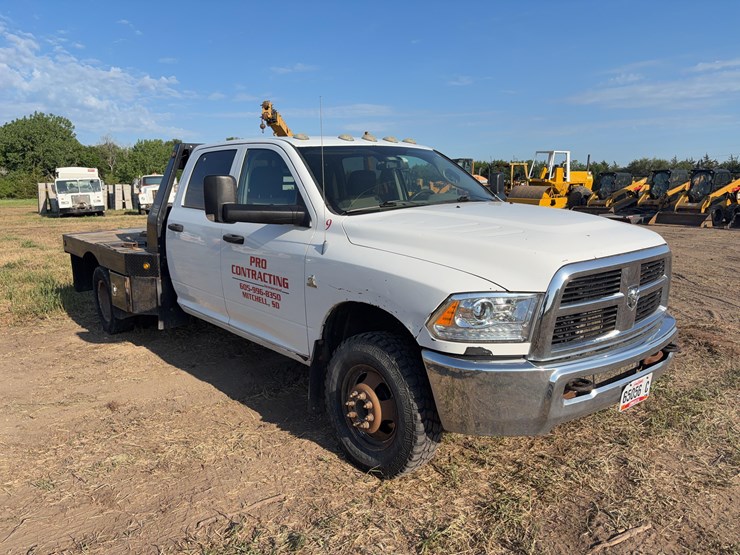 2011-dodge-3500-image-2