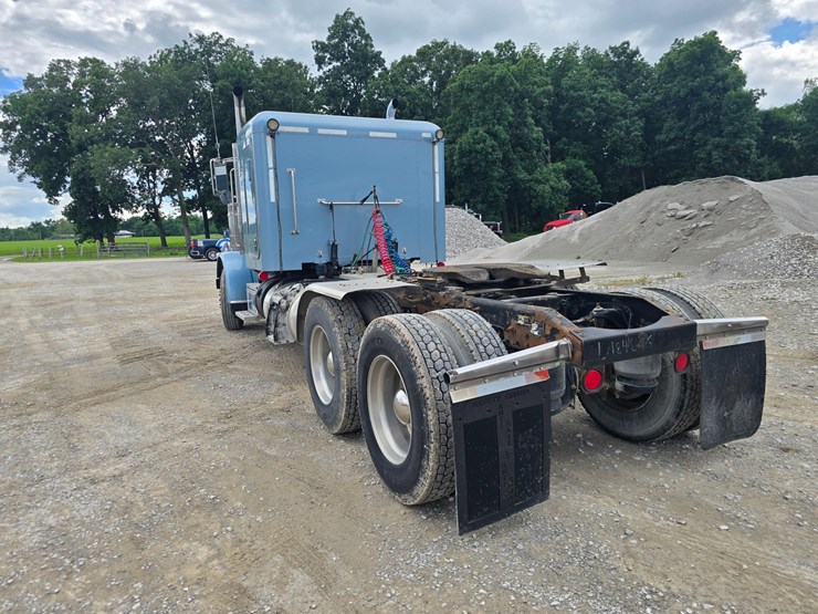 2013-peterbilt-388-image-17
